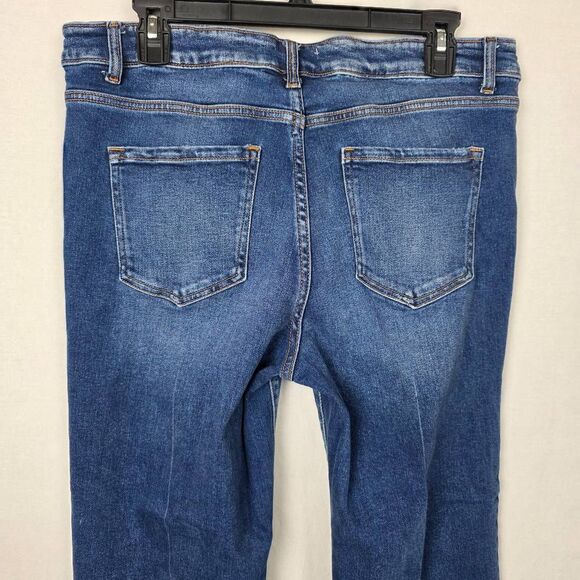 Zenana Distressed Raw Hem Cropped Flare Jeans Size 30 - Picture 6 of 9